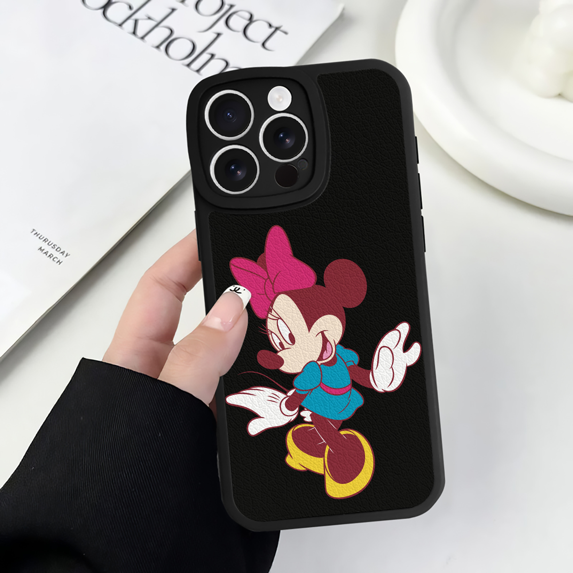 （画像用） ミッキーマウス Mickey Mouse 【iPhone 16シリーズ対応】シリコンスマホケース（レザー調） 材質：シリコン